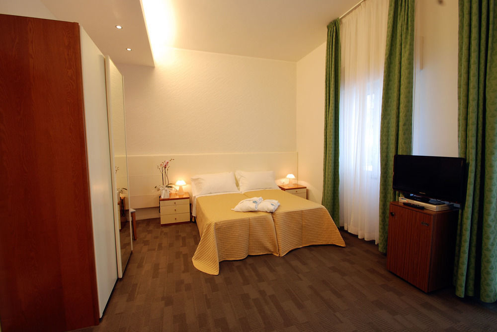 Hotel Sorriso Milano Marittima Exterior foto
